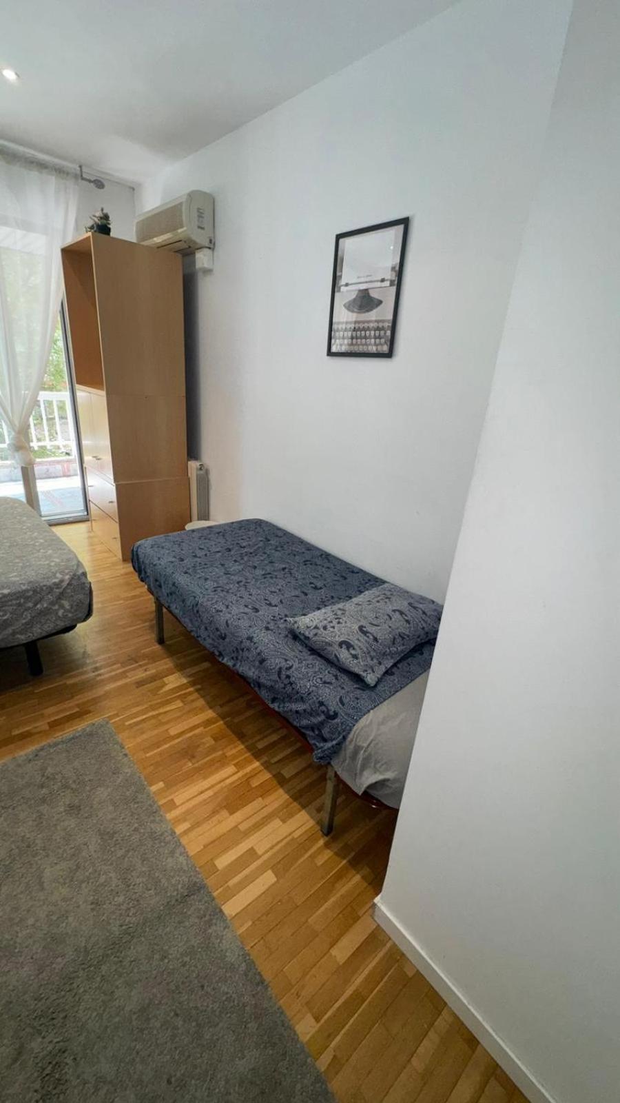 Bruc 3 Hostel Barcelona Bagian luar foto
