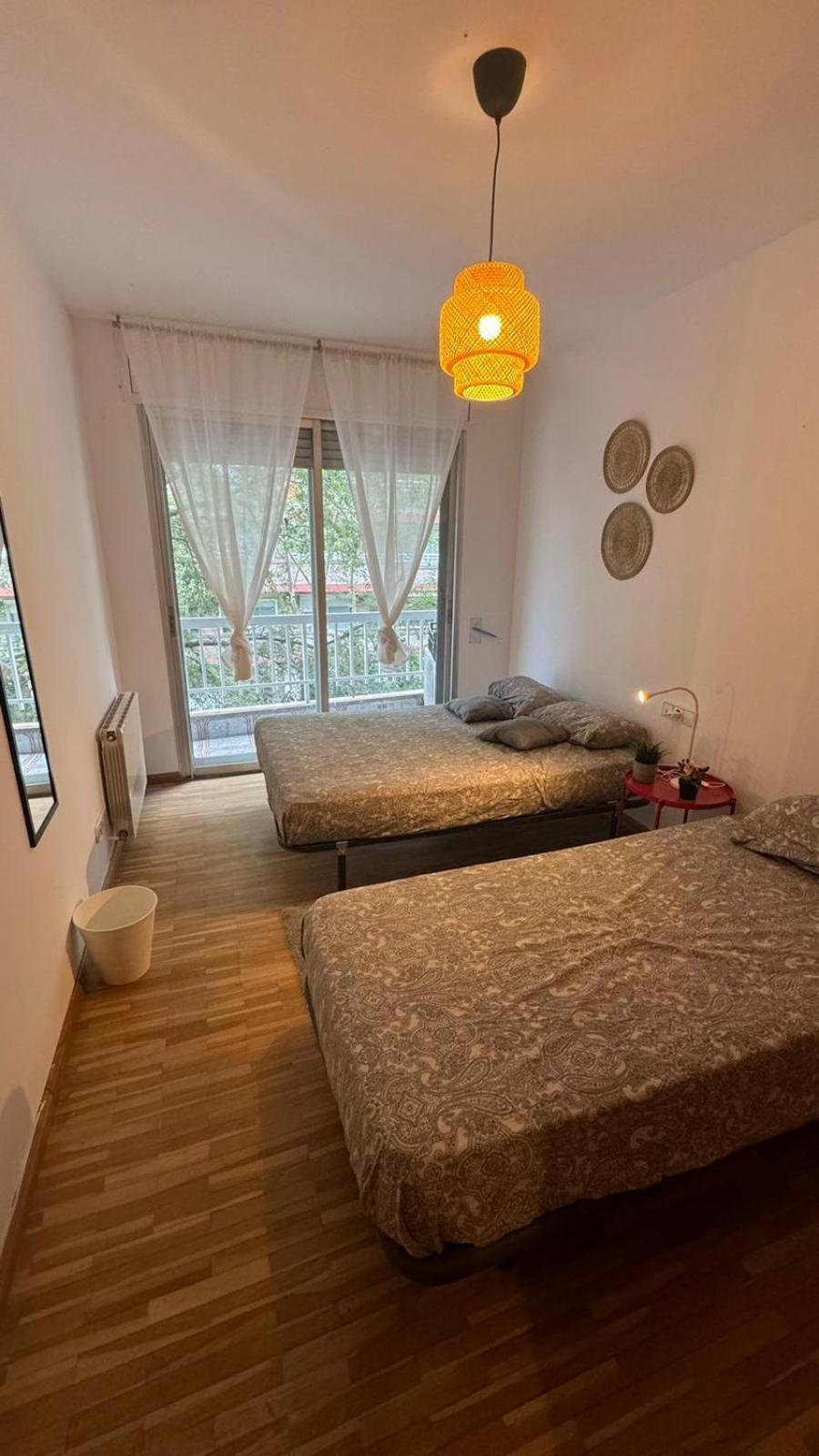 Bruc 3 Hostel Barcelona Bagian luar foto