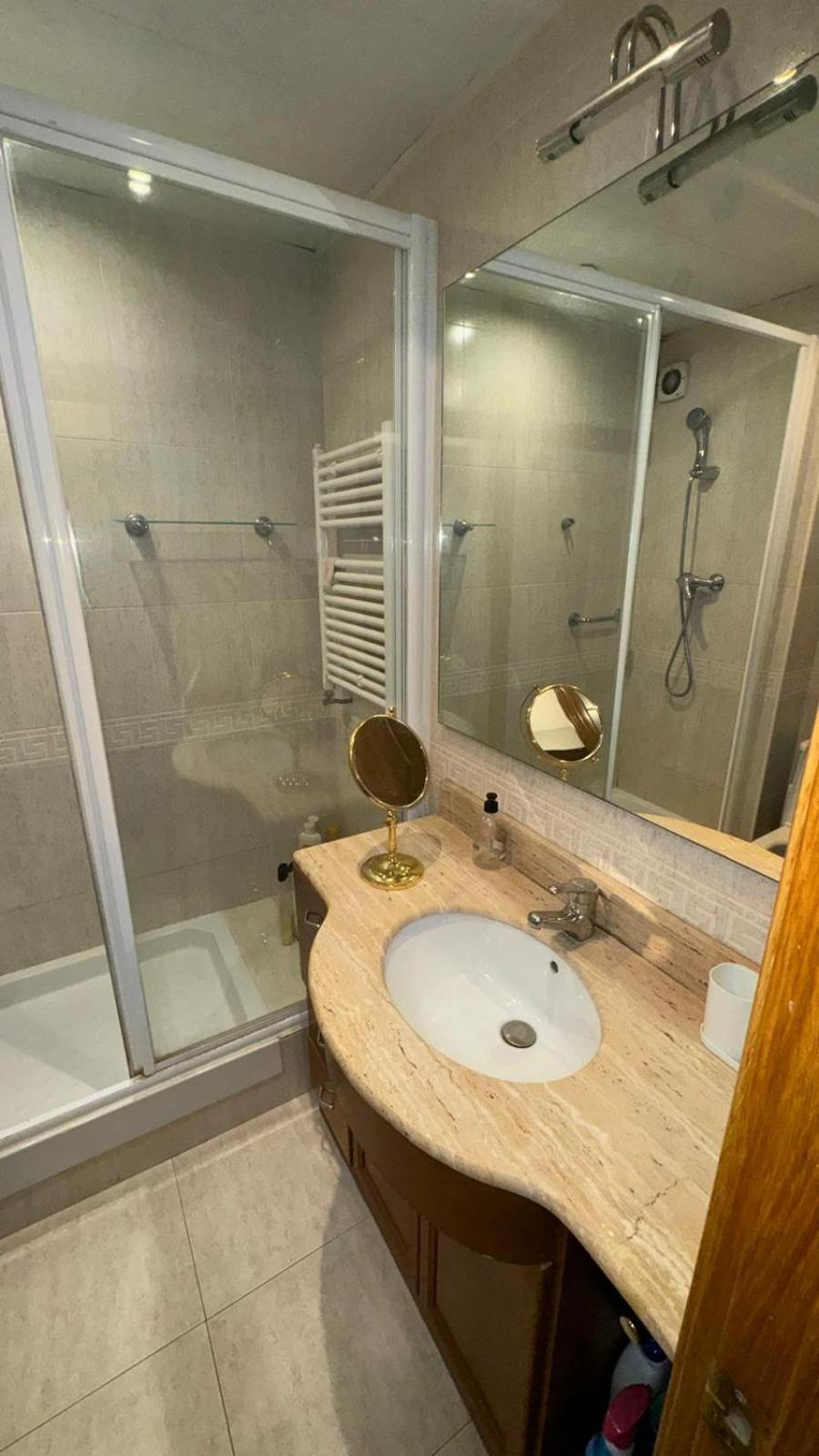 Bruc 3 Hostel Barcelona Bagian luar foto