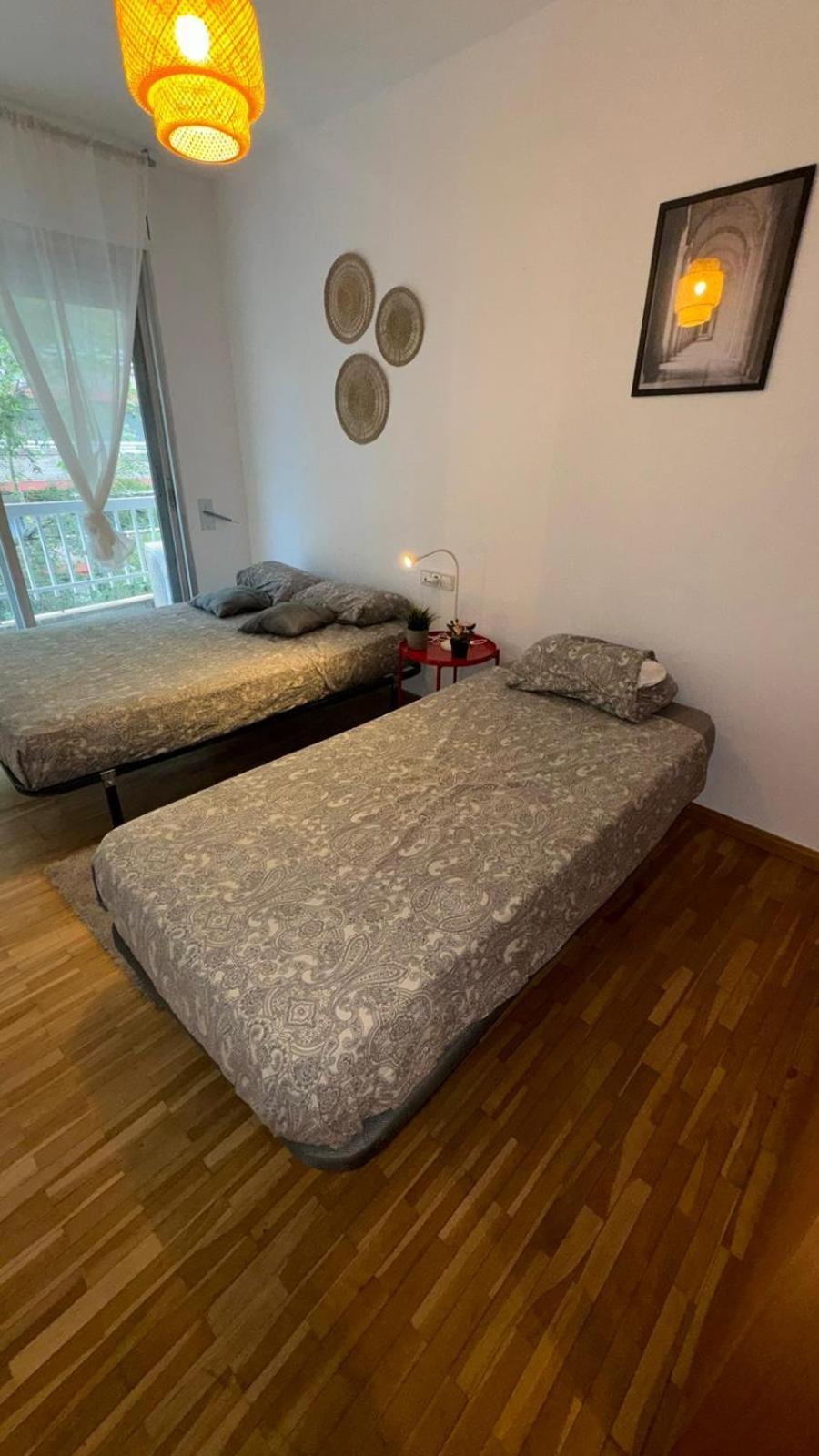 Bruc 3 Hostel Barcelona Bagian luar foto